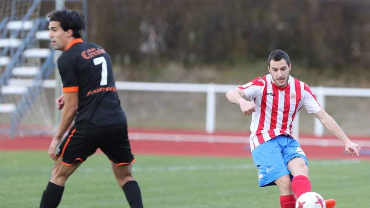 El equipo rojiblanco realizó un encuentro carente de calidad y lo pagó con un empate. L. DE LA MATA