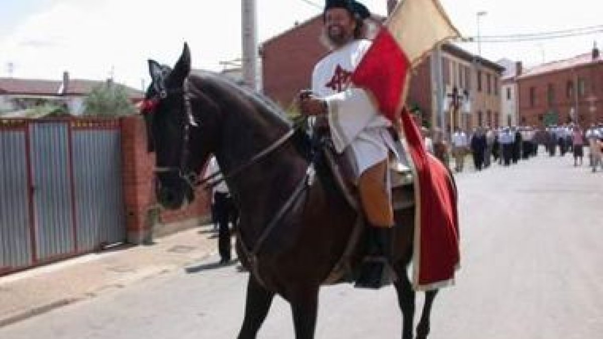 José Antonio Sánchez volverá a encarnar la figura de Santiago Apóstol subido a su caballo.