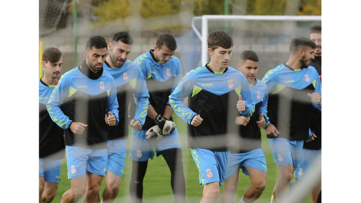 La plantilla de la Cultural prepara el partido decisivo de hoy frente al Barcelona B por el ascenso a Segunda División. MARCIANO PÉREZ