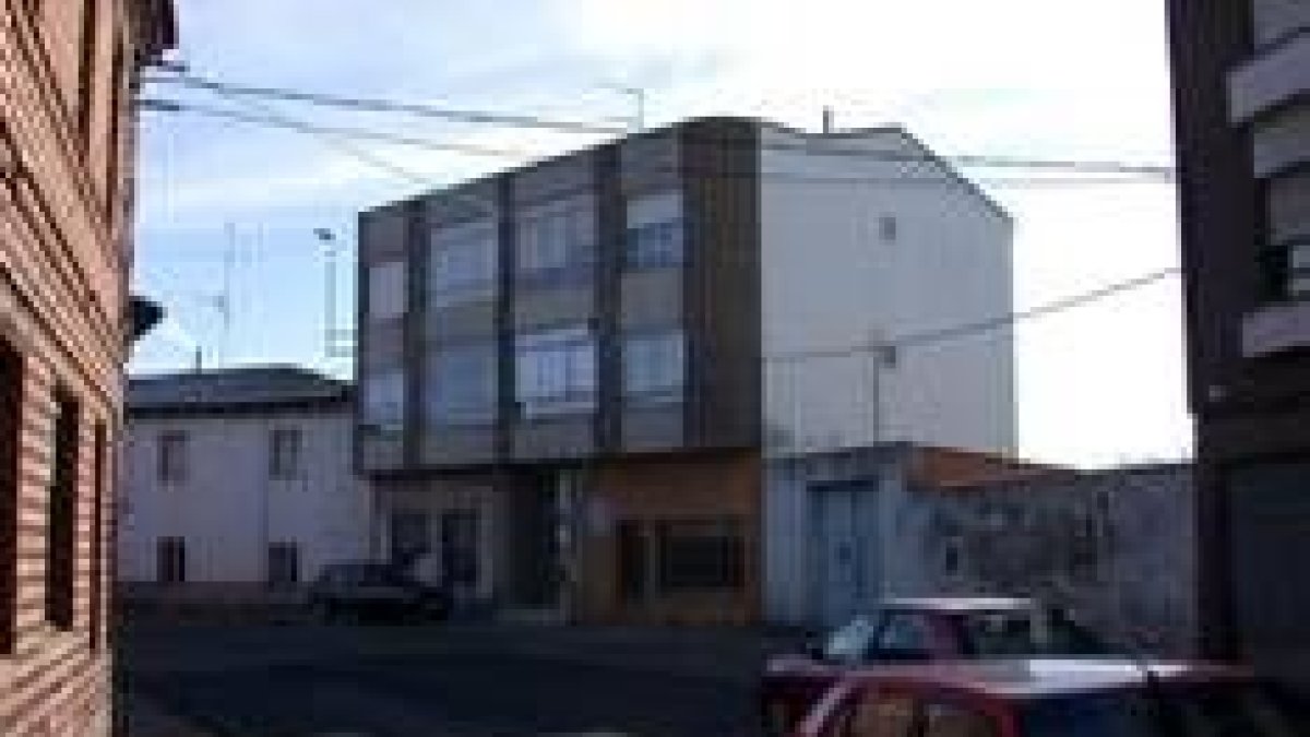En la foto, el inmueble de Villanueva de Carrizo que podria ser expropiado por el Ayuntamiento