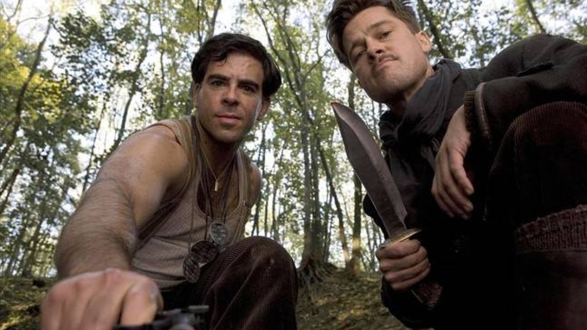 Eli Roth y Brad Pitt, en una escena de la película 'Malditos bastardos'.