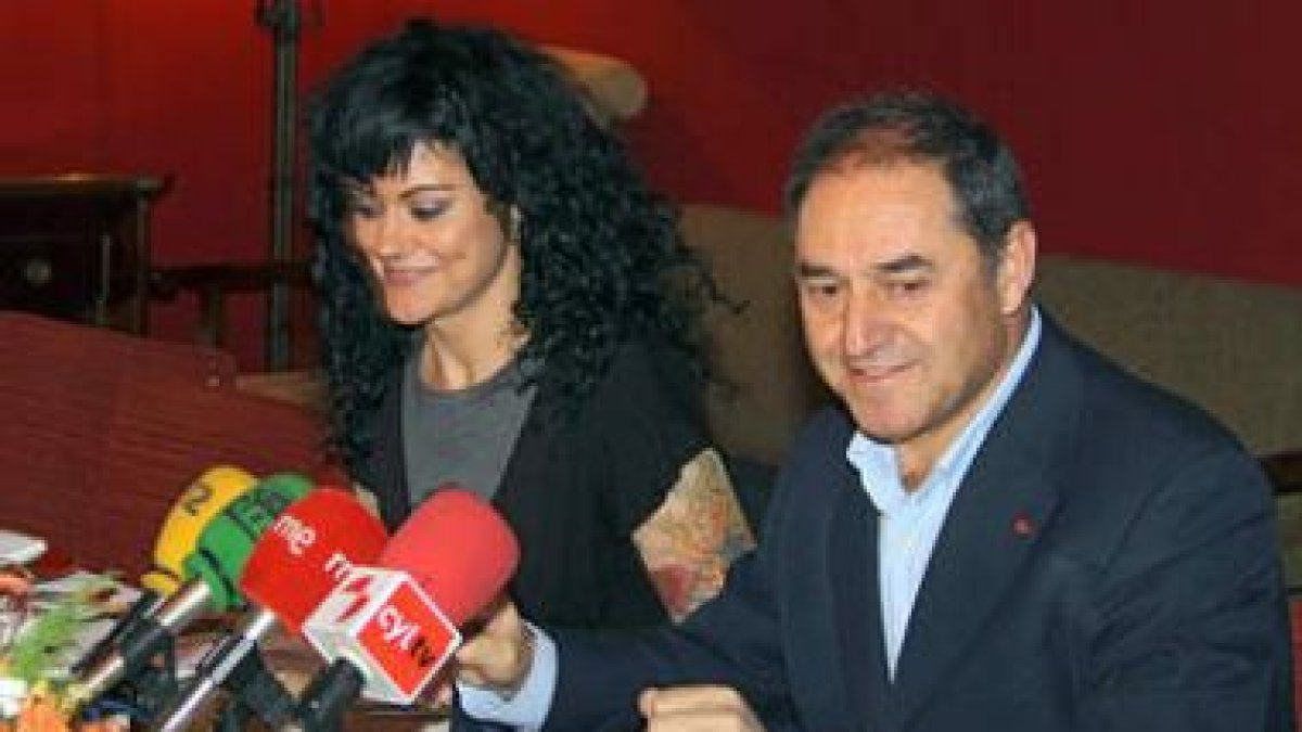 Carolina Suárez y Arturo Fernández, antes de la comida.