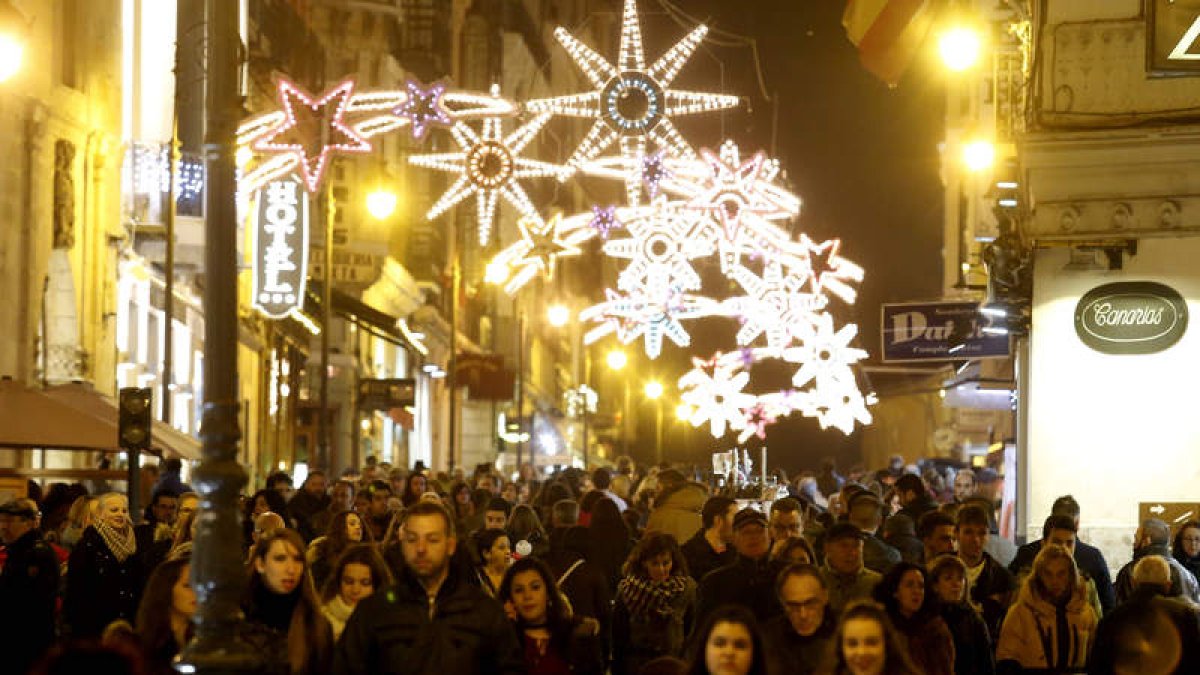 Los festejos y las compras conviven con el sentido religioso. MARCIANO