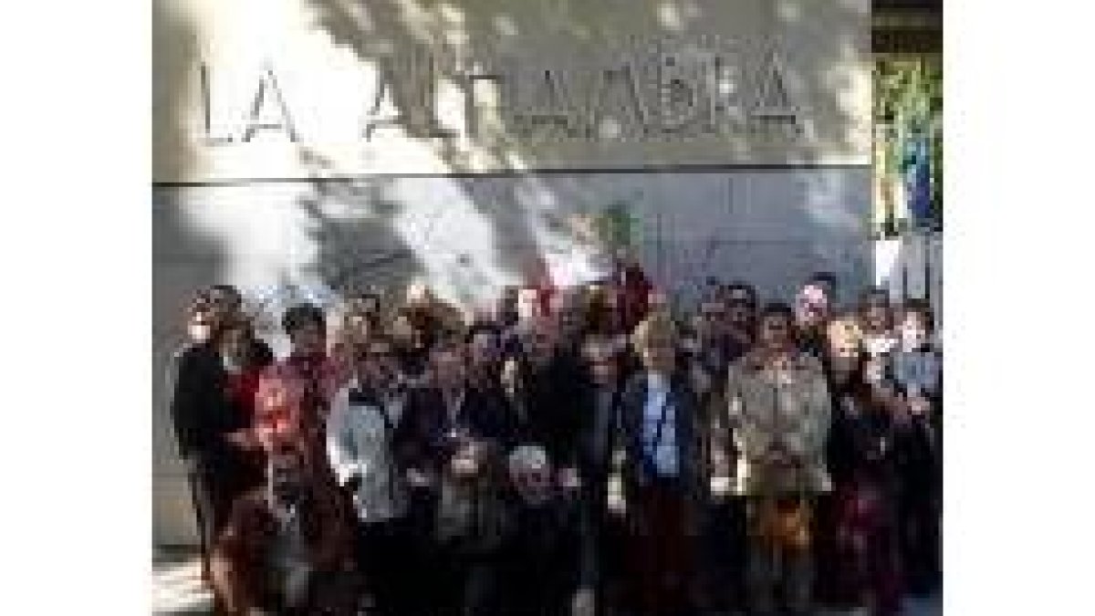 Los vecinos de Cabañas disfrutaron de su viaje a tierras granadinas