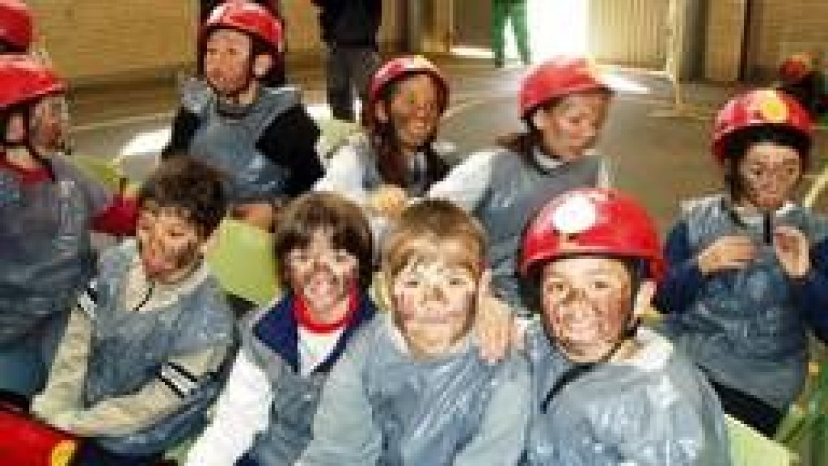 Los pequeños participan en la campaña de igualdad de Villaquilambre