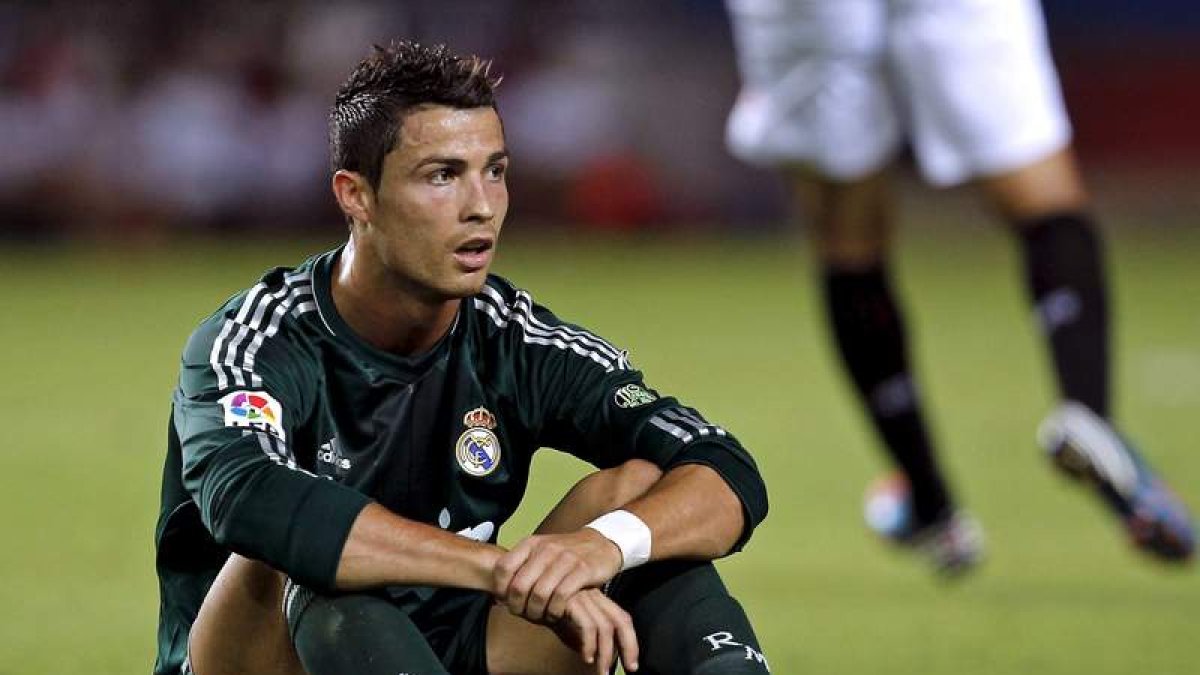 Gesto de Cristiano Ronaldo tras perder frente al Sevilla en el Sánchez Pizjuán.