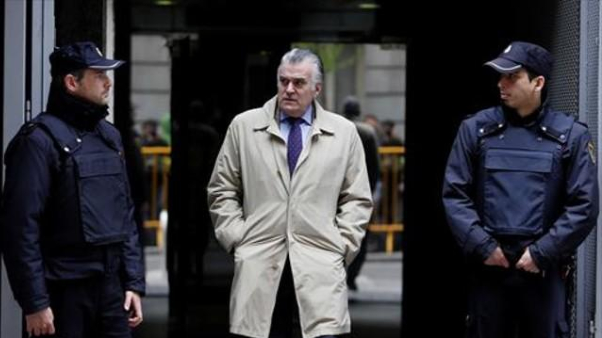 Luis Bárcenas sale de la sede de la Audiencia Nacional, el 10 de abril del 2015.