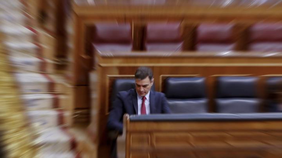 El presidente del Gobierno, Pedro Sánchez durante la sesión de control. BALLESTEROS