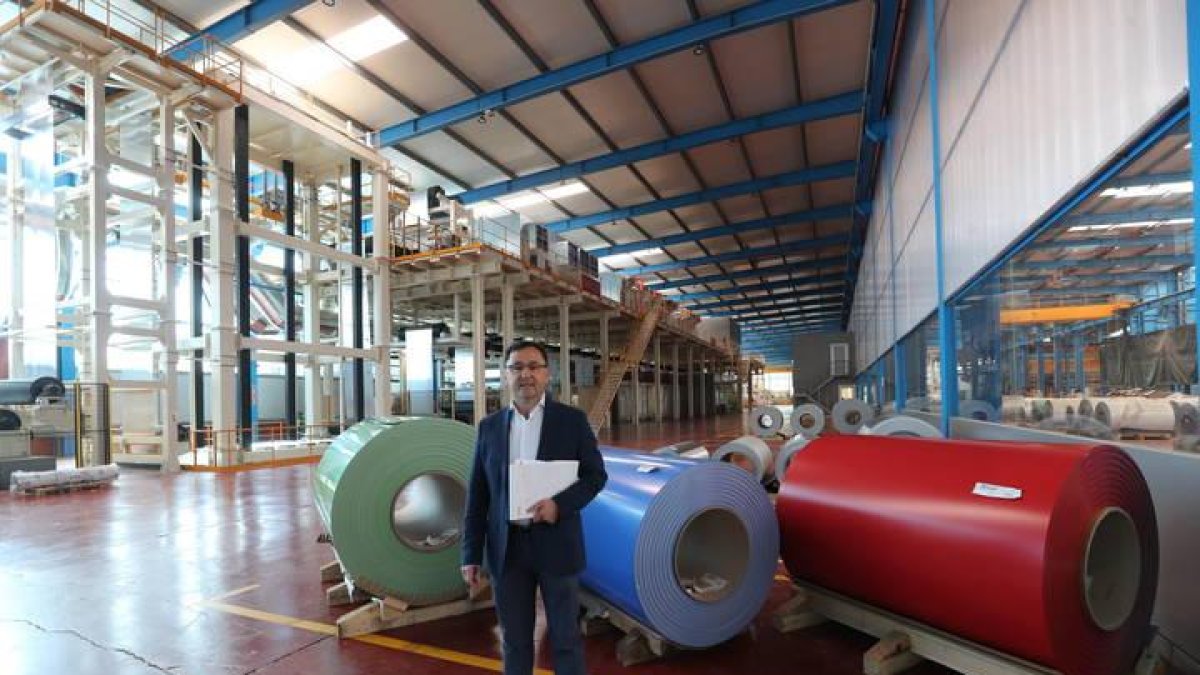 El empresario berciano Carlos Vega en las instalaciones de Stac.