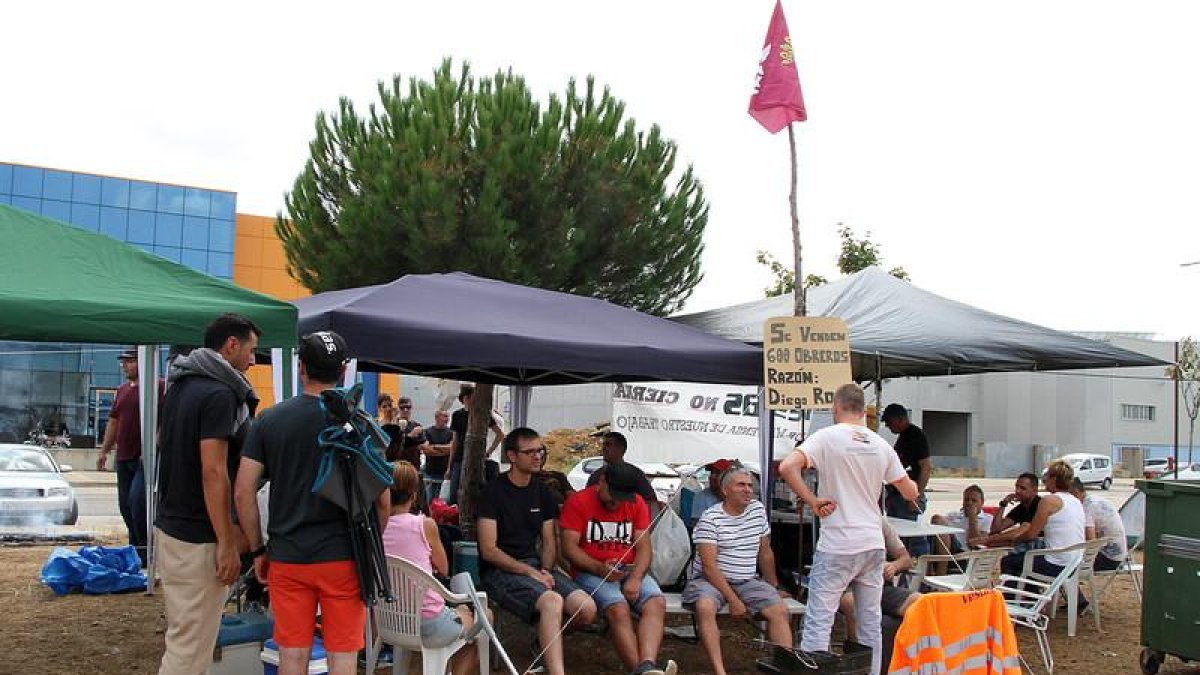 Campamento de los trabajadores de la fábrica de Vestas en Villadangos del Páramo.