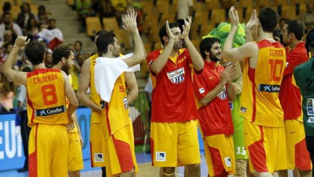 Los jugadores de España tras imponerse por 60-39 a la República Checa.