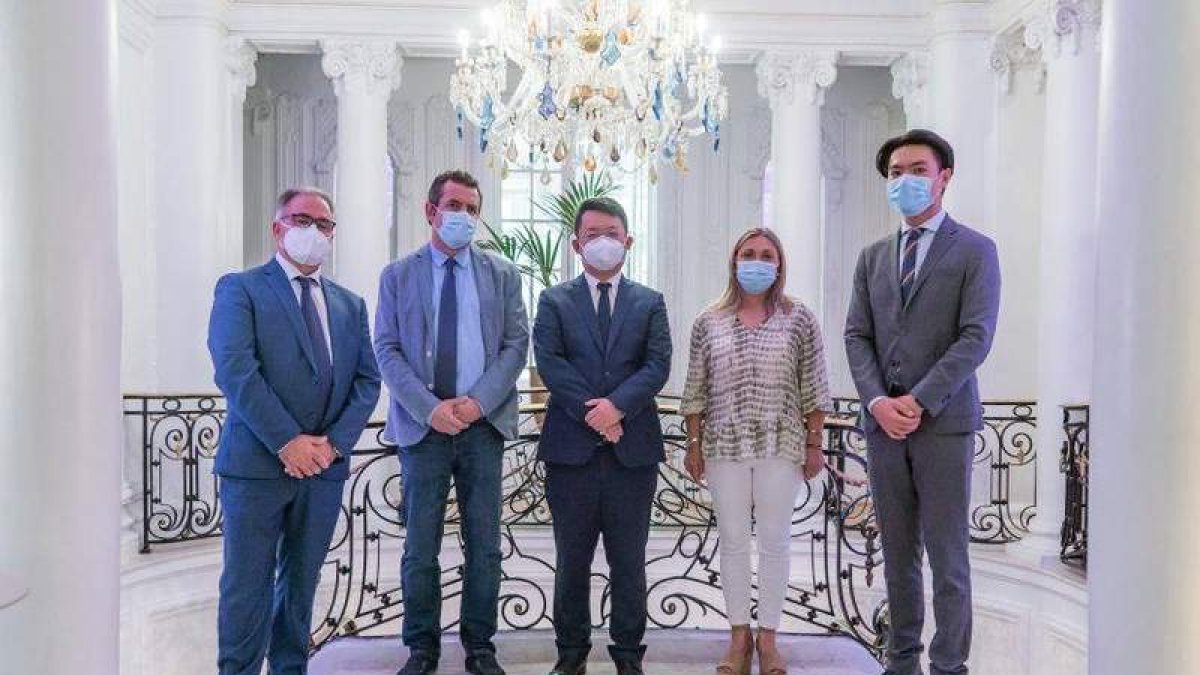 Imagen de la firma del acuerdo. DL