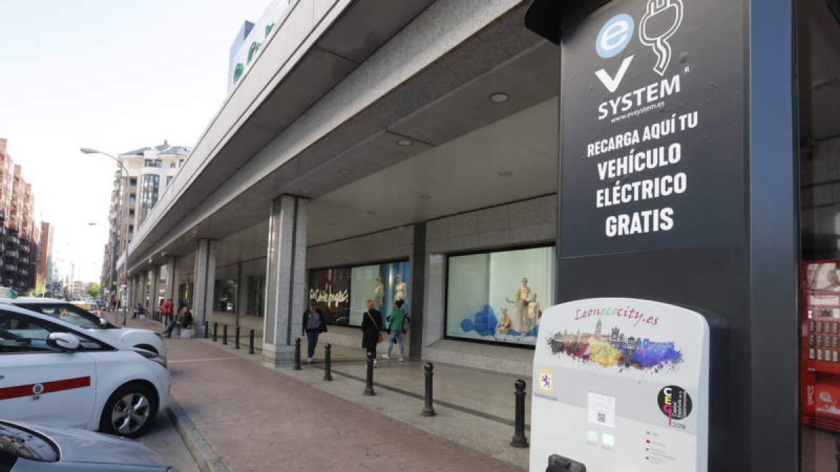 La instalación ya está junto a El Corte Inglés. RAMIRO