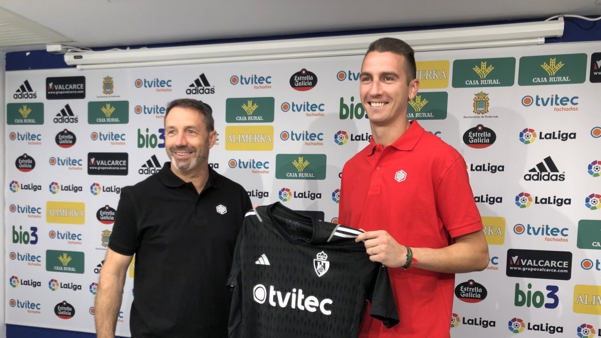 Andrés Prieto en su presentación con la Deportiva. SDP