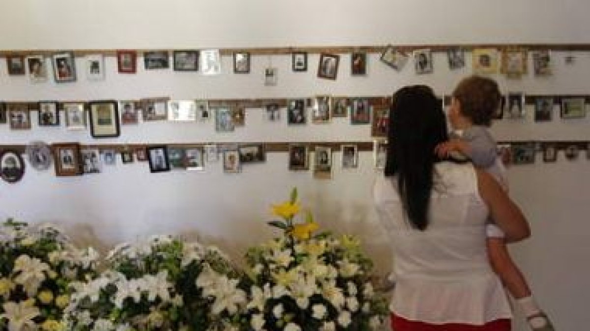 Las fotografías de los fieles recorren todas las décadas desde el siglo pasado.