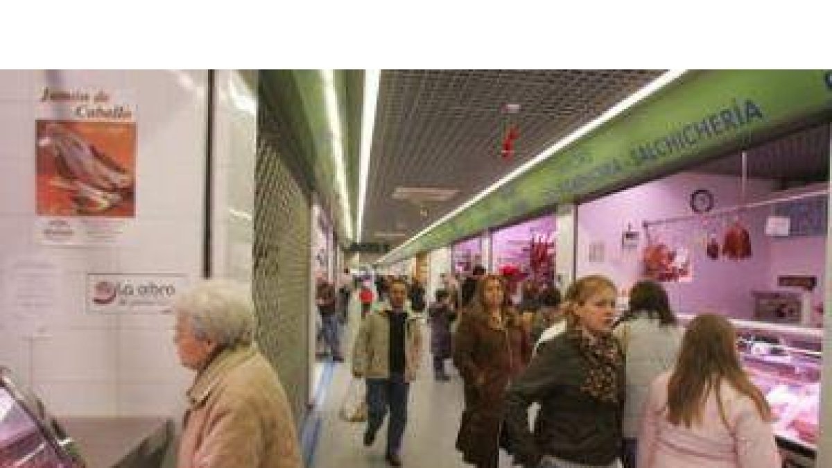 El incendio del belén expuesto cada año en el mercado de abastos, arrasó con la segunda planta.