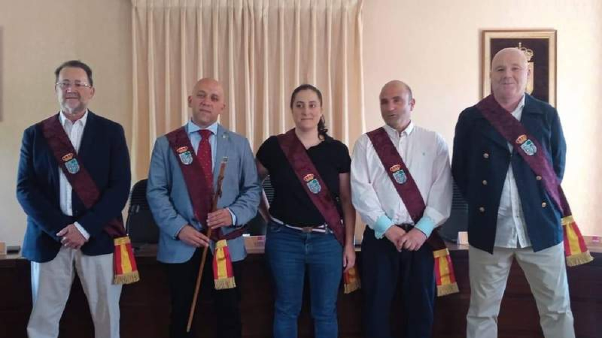 Equipo de gobierno de PSOE e IU-Podemos en Boñar. CAMPOS
