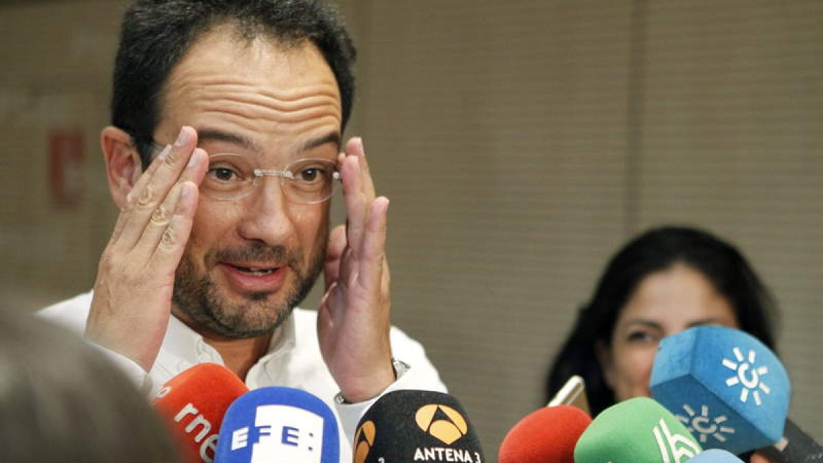 Hernando, en declaraciones a los medios ayer en Madrid.