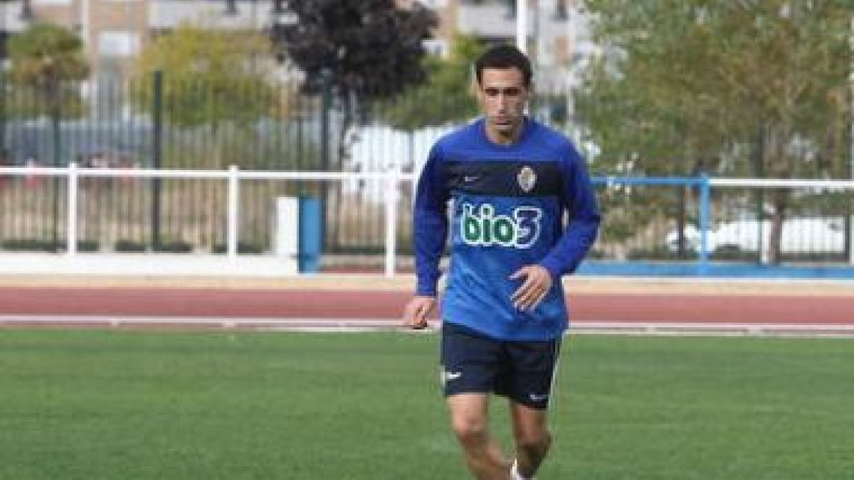 Luis Prieto volvió a lesionarse el viernes y es seria duda para el choque del viernes.
