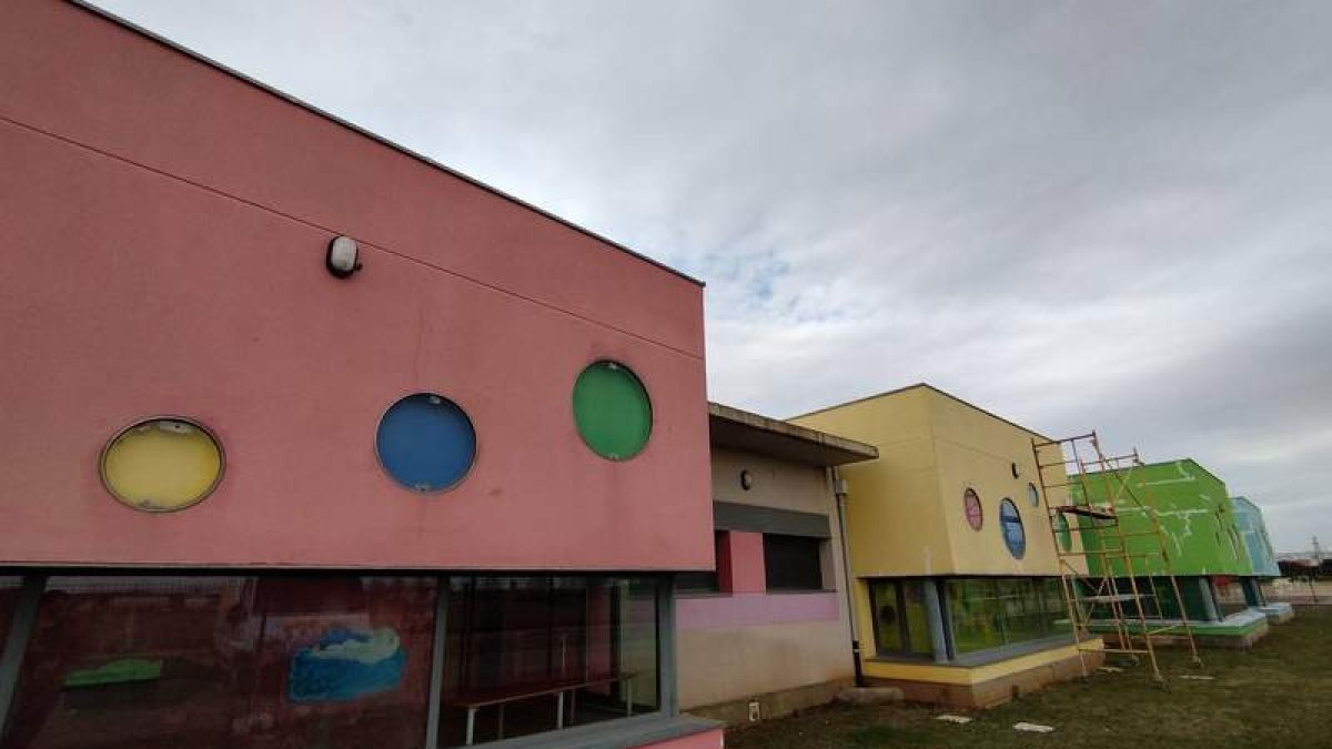 Esta semana han comenzado los primeros trabajos en la fachada. DL