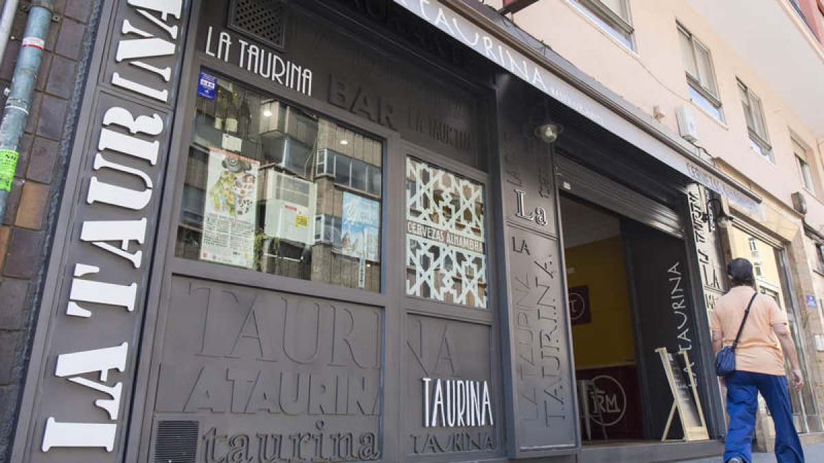 La Taurina se encuentra en la avenida Alcalde Miguel Castaño 20 (León). El teléfono de reservas es el 987 266 630.