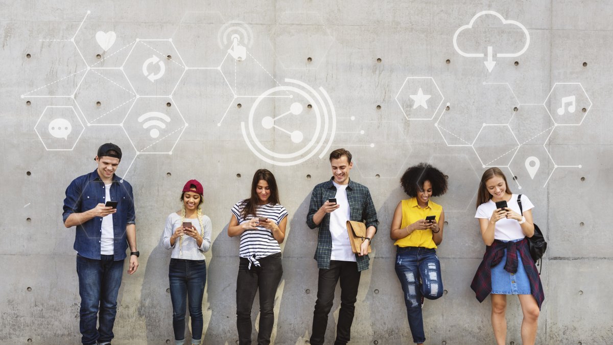 Más del 50% de los nativos digitales viven mes a mes, de un sueldo al siguiente. RAWPIXEL.COM ENFREEPIK