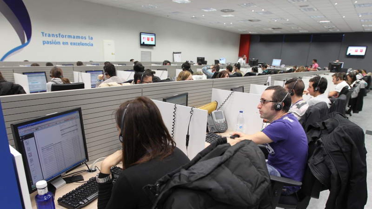El centro de telemarketing de Teleperformance, en la imagen, emplea en Ponferrada a más de 800 trabajadores.