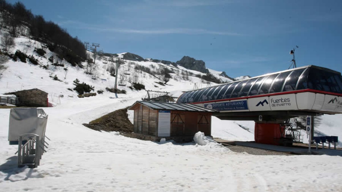 Estación asturiana Fuentes de Invierno.