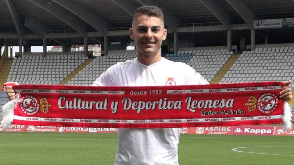 Liberto Beltrán aseguró en su presentación que el club leonés tiene un proyecto muy ambicioso para esta temporada. DL