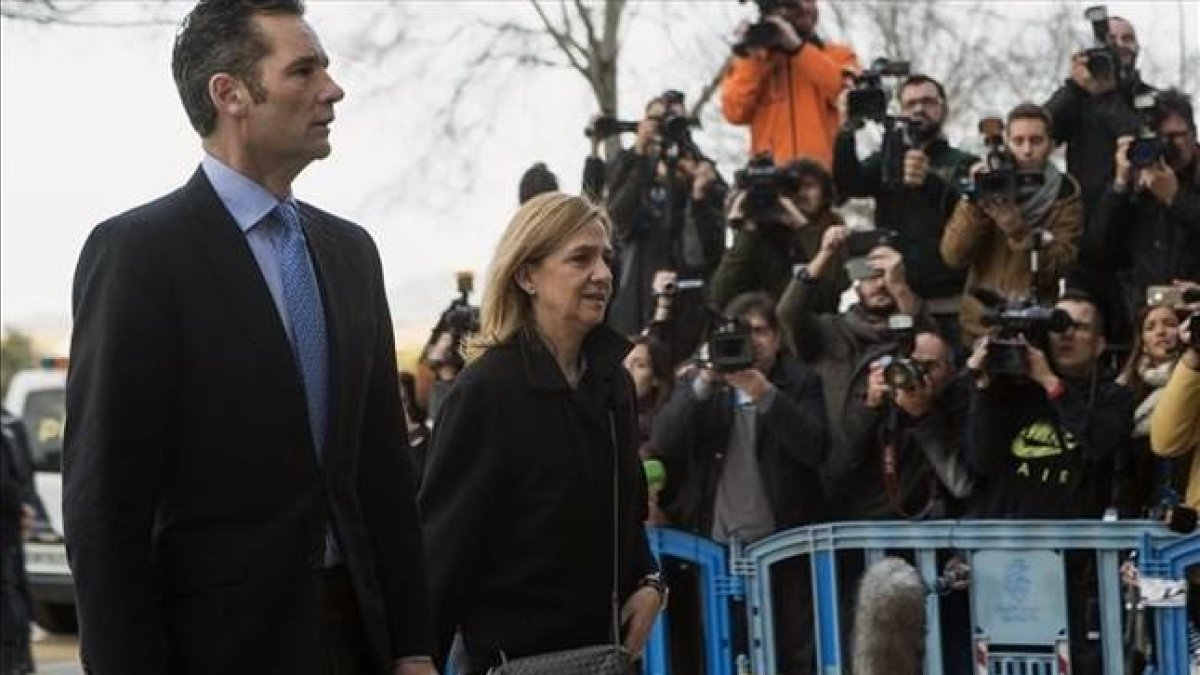 Iñaki Urdangarin y la infanta Cristina llegan, este martes, a la Audiencia de Palma para acudir al jucio del 'caso Nóos'.