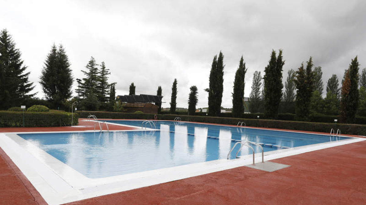 La piscina grande desde otra perspectiva. MARCIANO PÉREZ