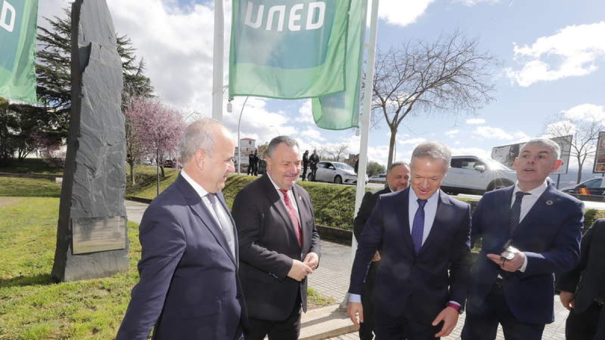 Ander Gil, durante su intervención en la Uned. AFB