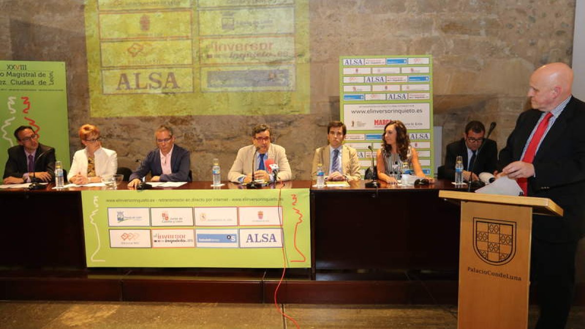 Alejandro Vaquera (Universidad de León), María Jesús Soto (El Inversor Inquieto), José María López Benito (Ayuntamiento de León), Marcelino Sión (director del Magistral de Ajedrez Ciudad de León), Alfonso Lahuerta (director general de Deportes de la Junt