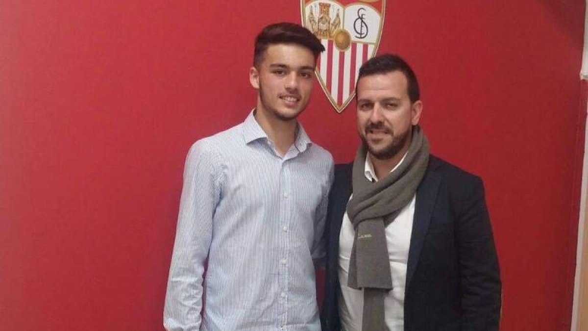 Guillermo Ibáñez ‘Willy’ junto a su representante Dani Cordero. DL