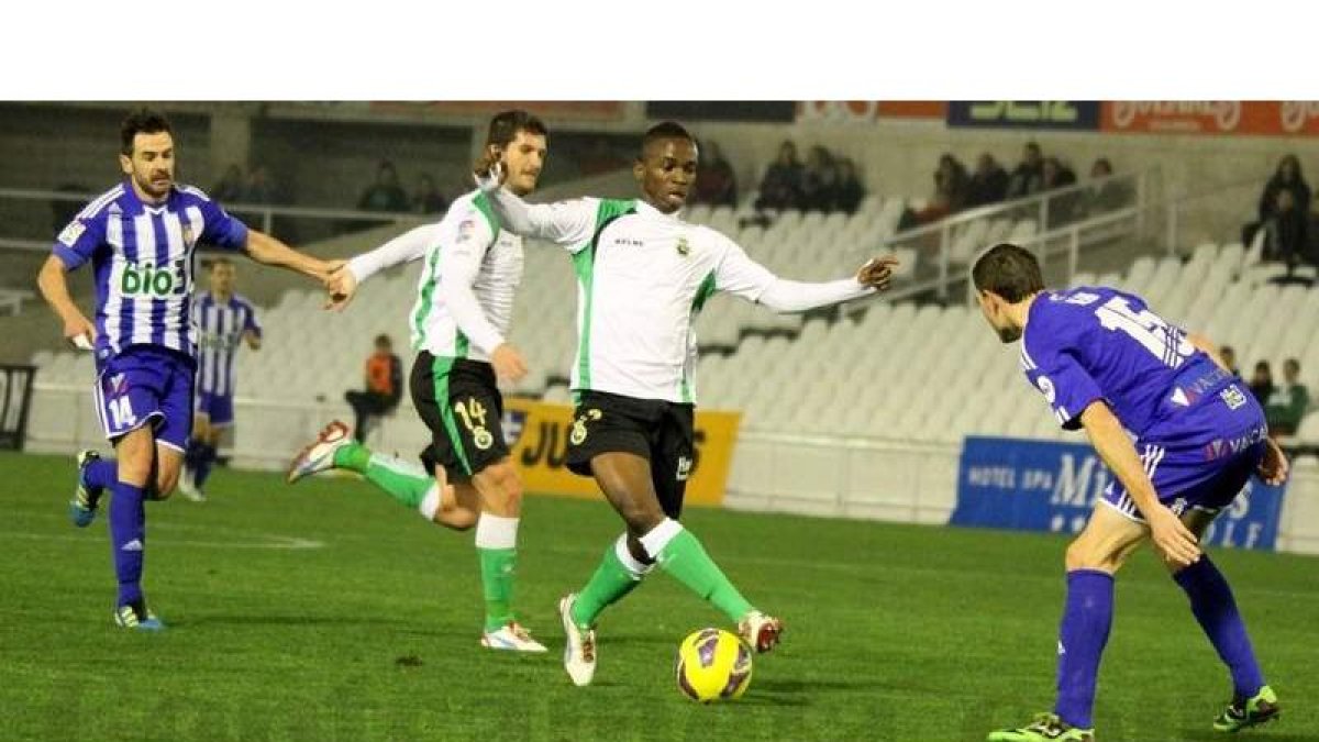 Koné es uno de los jugadores pretendidos por el conjunto blanquiazul para reforzar su delantera para la temporada actual.