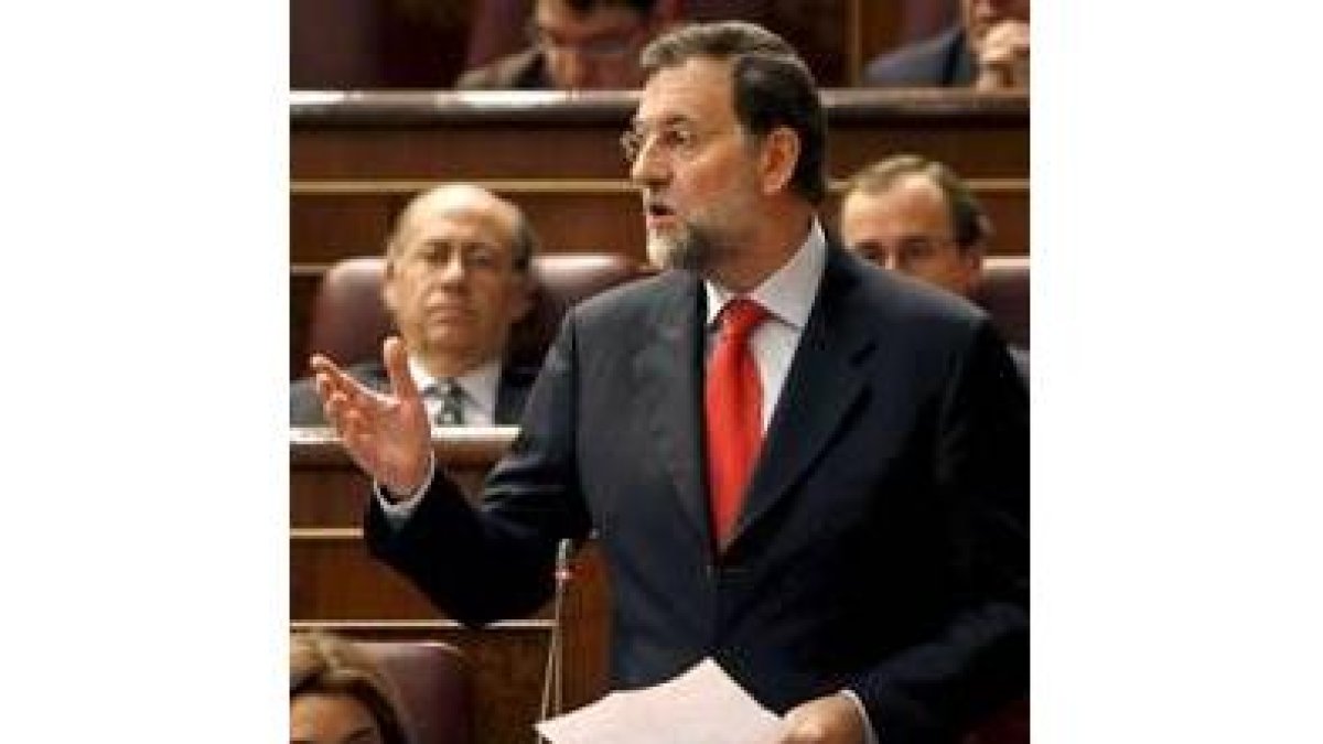 Rajoy se enfrentó con Zapatero por las cifras económicas