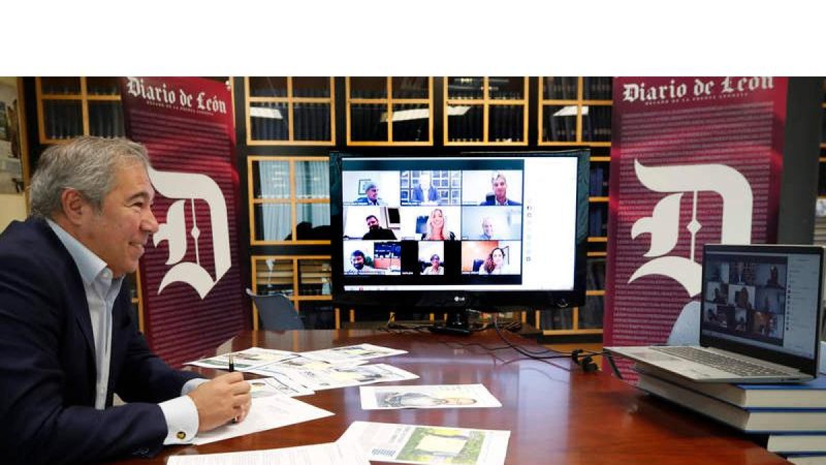El jurado, convocado de forma telemática, estuvo integrado por Adriana Ulibarri Fernández, presidenta de Diario de León; Juan Francisco García Marín, rector de la Universidad de León; Silvia Herrero, responsable de Comunicación de Iberdrola en CyL; Tomás Castro, director de Proconsi; Roberto Vidal, director general de Xeridia y presidente de la Agrupación de Empresas Innovadoras en Movilidad y Desarrollos Avanzados; Jesús Ignacio Sanz, coordinador de Telecomunicaciones de la Junta; Nicanor Sen, vicepresidente de la Diputación; David Suárez, jefe de Relaciones Externas de Mercadona; María José Gutiérrez, jefa de Comunicación de Telefónica en Castilla y León; Alejandro Hidalgo, jefe de Zona León de Caja Rural, y Joaquín S. Torné, director de Diario de León.
