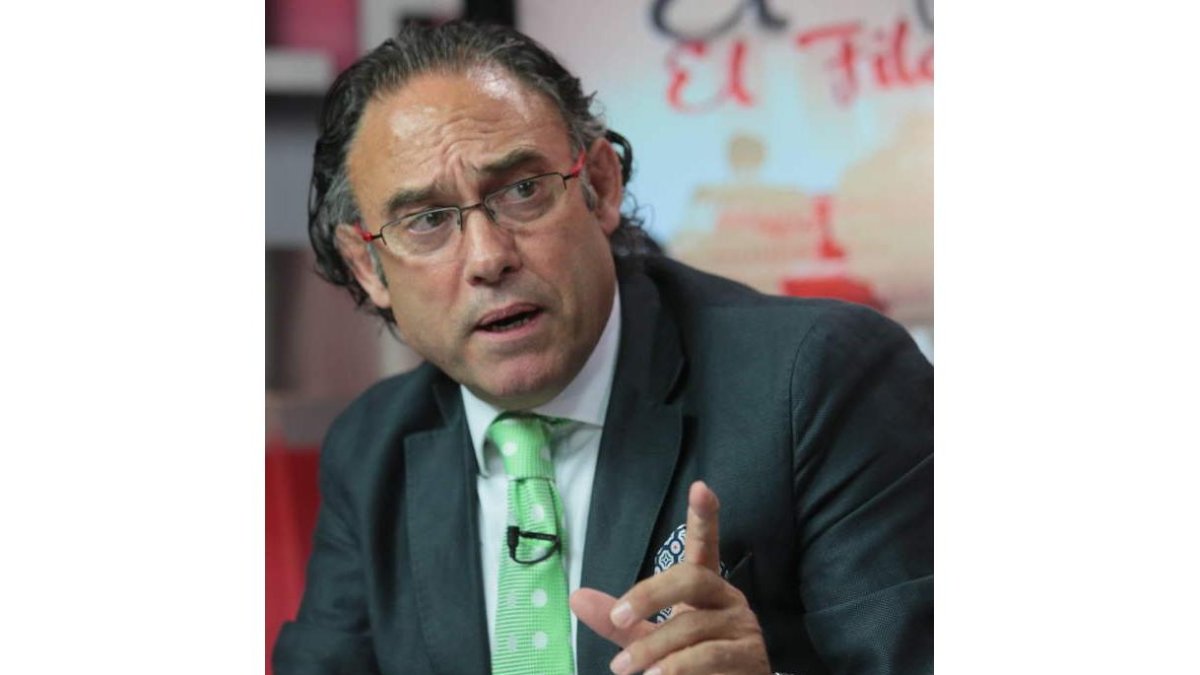 Llamazares sigue luchando contra el reloj.