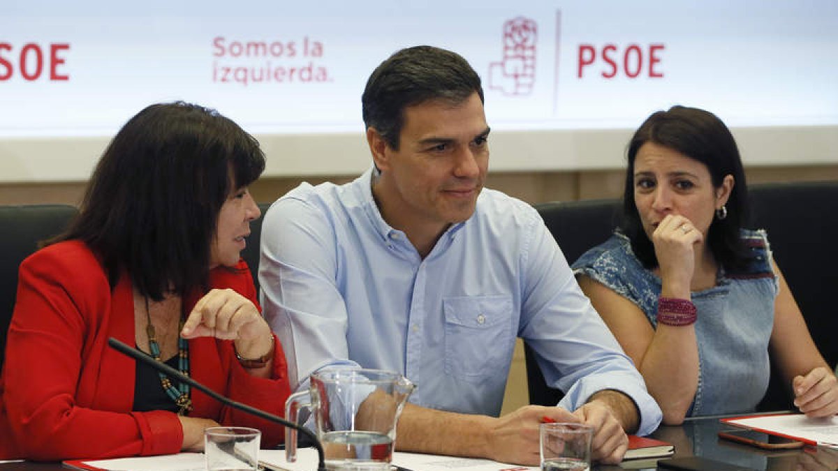 Narbona, Sánchez y Lastra en la reunión de la comisión permanente de la Ejecutiva del PSOE. MARISCAL