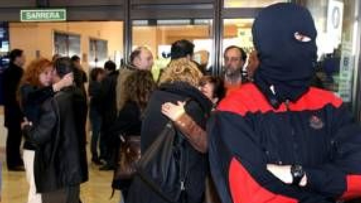 Compañeros y amigos de Isaías Carrasco, lamentan su fallecimiento en el hospital de Mondragón