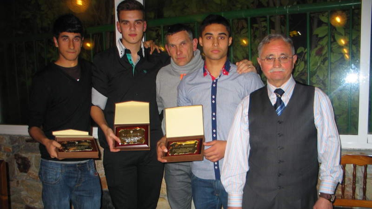 La Morenica homenajeó a los juveniles que finalizan su andadura en el club esta temporada.