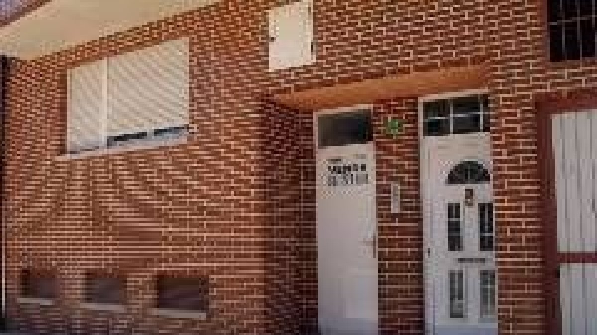 Fachada del edificio en el que se encuentra el domicilio familiar donde falleció M.A.J.G.