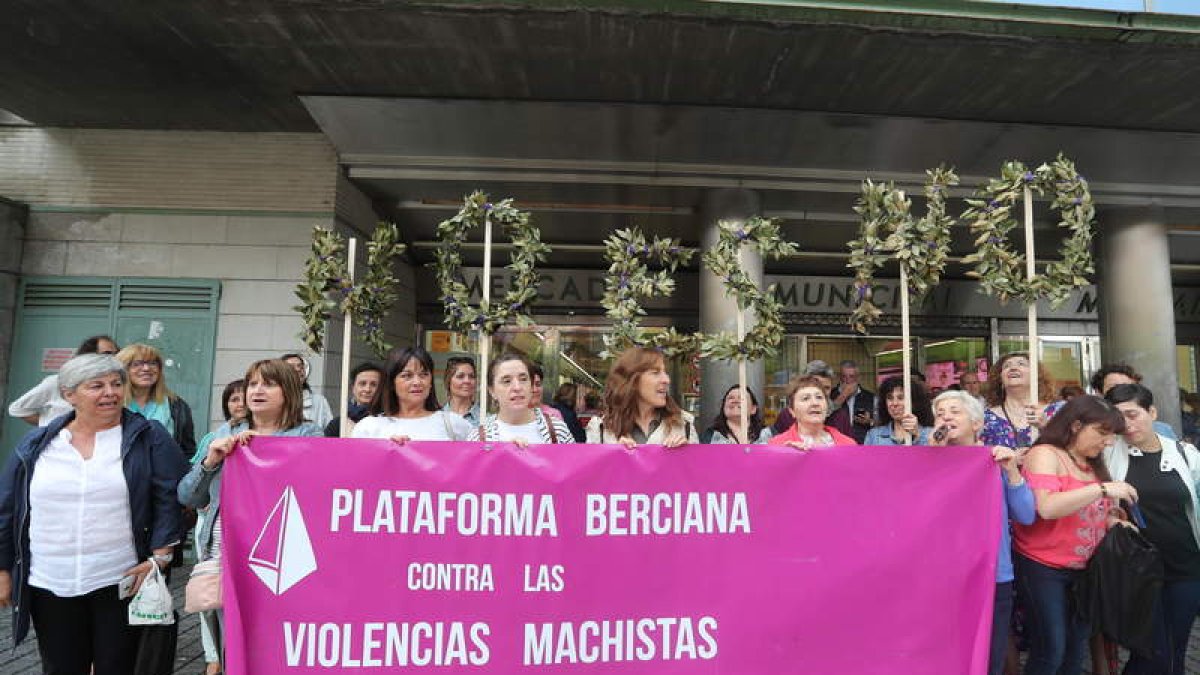 ‘La escuela de la calle’ se desplegó en la plaza de Abastos. BARREDO