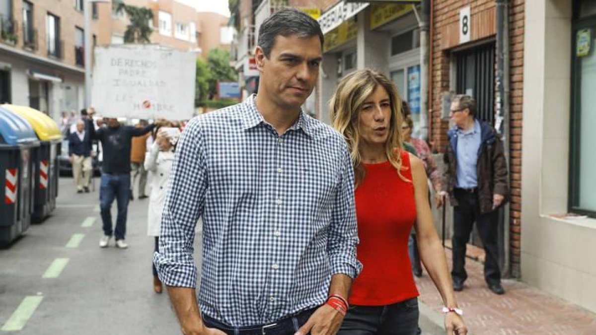 Pedro Sánchez con su esposa, Begoña Gómez.