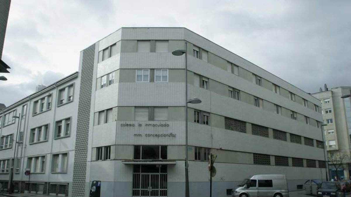 Fachada del colegio La Inmaculada de Ponferrada, en una imagen de archivo.