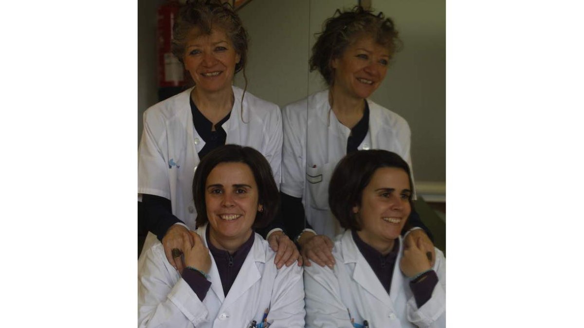 Ernestina Chico Barreales y Nerea Martínez Díaz, matronas del centro de salud de La Bañeza.