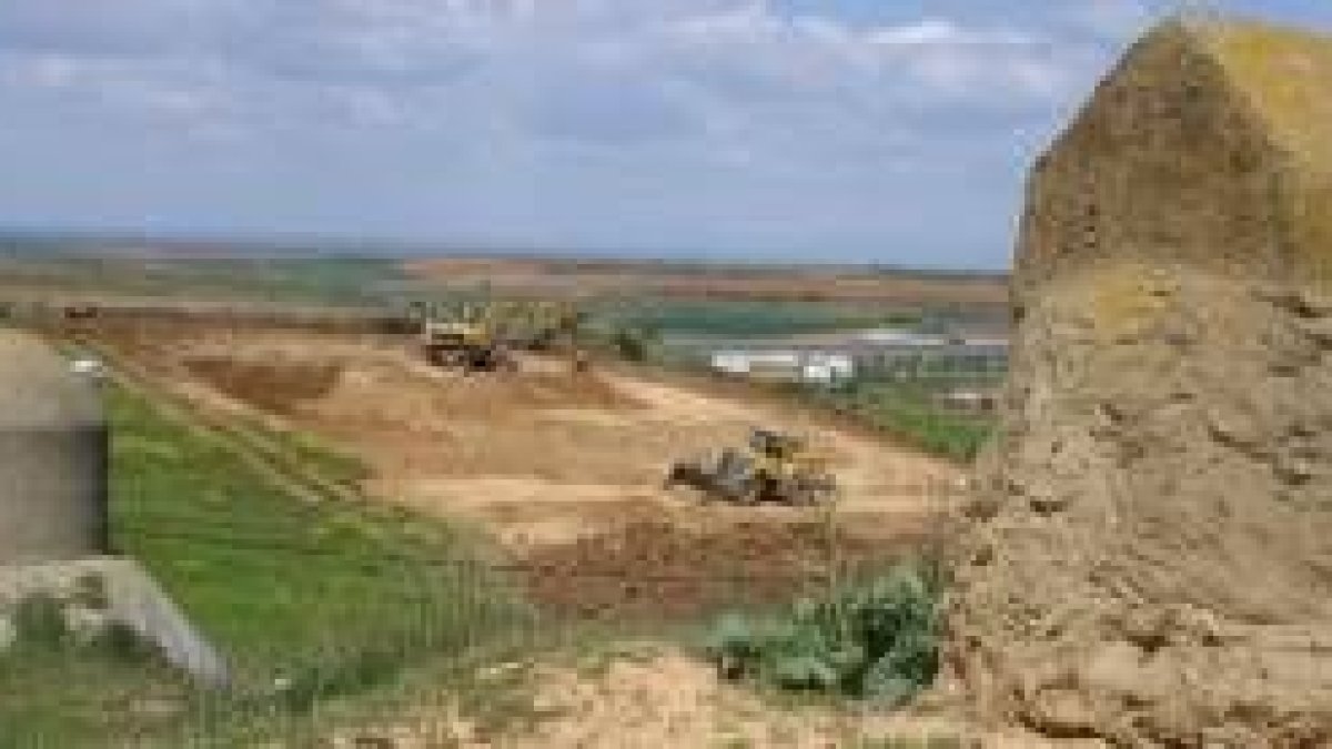 Las obras de construcción de la bodega comenzaron esta semana en Pajares de los Oteros