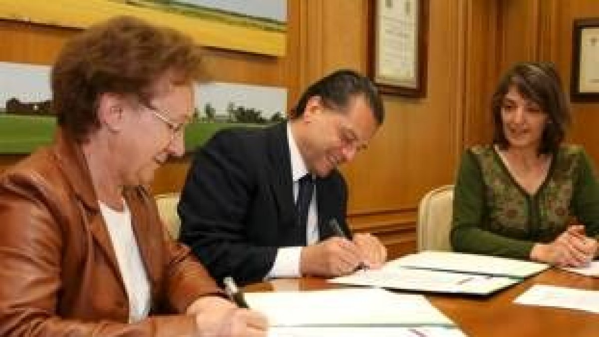 Jambrina, Lamelas y Lagartos, en la firma de convenio de financiación