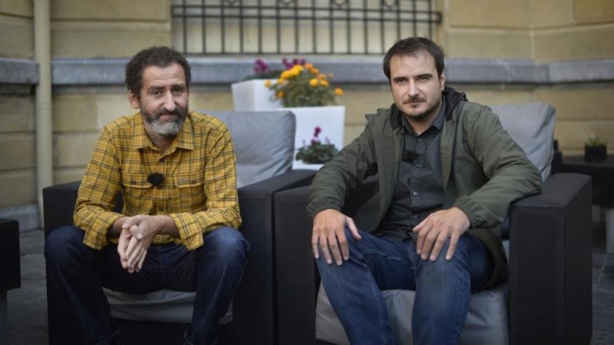 Los directores Jon Garaño y Aitor Arregi, en el festival de San Sebastián, donde compiten con Handia.