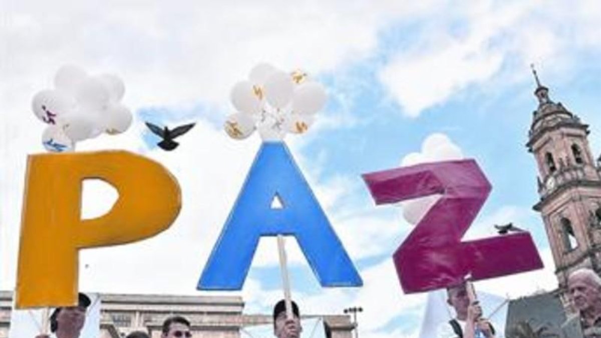 Colombianos se manifiestan por la paz en Bogotá.